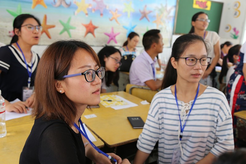 老师们第一次接受这样的培训,认真学习中_副本.jpg 老师们第一次接受这样的培训,认真学习中_副本.jpg