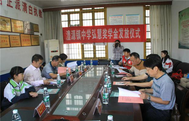 国产亚洲美日韩AV中文字幕无码成人