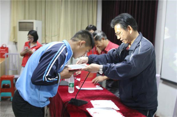 国产亚洲美日韩AV中文字幕无码成人